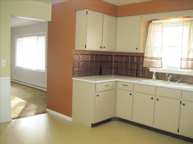 Building Photo - 1110 Sunset Dr