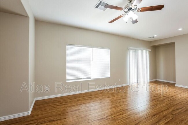 Foto del edificio - 1034 Shades End Ave