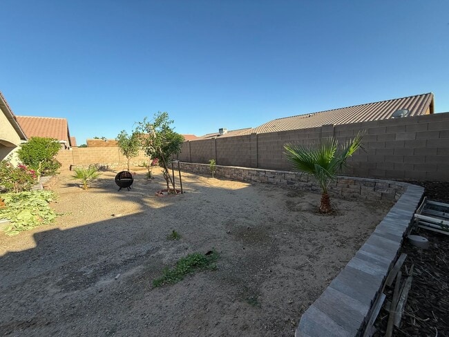Building Photo - Updated Rental Available Now!