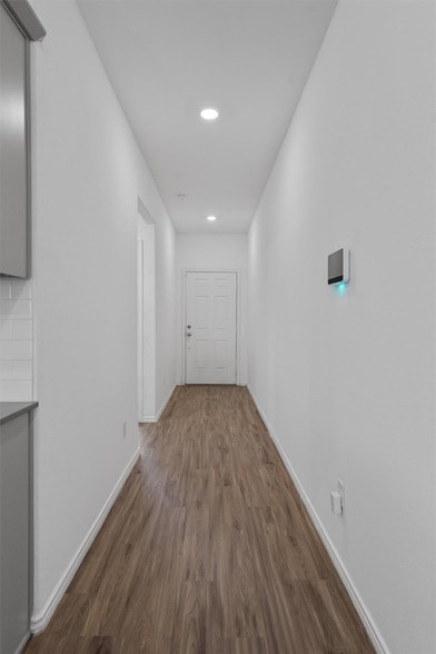 Foto del edificio - 245 Salt Springs Rd