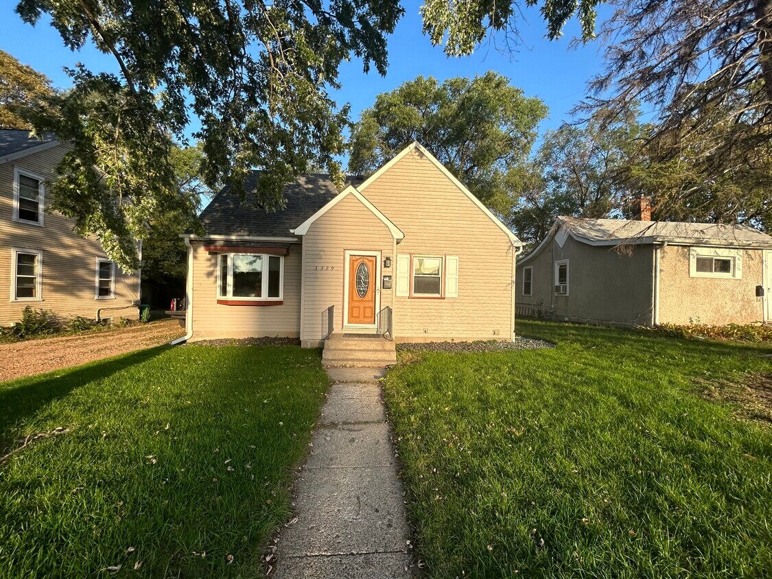 Foto principal - 3329 Dakota Ave S
