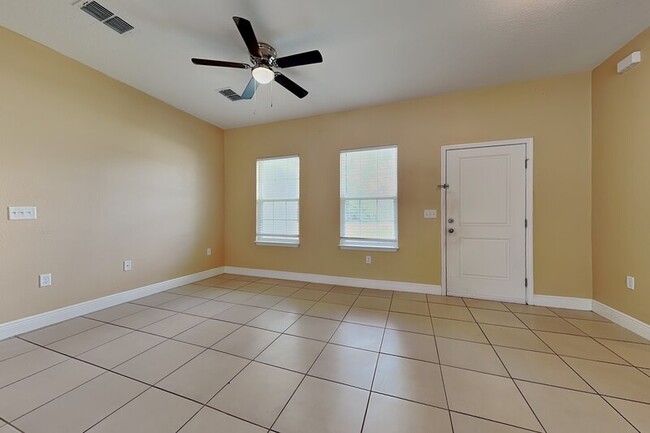 Foto del edificio - 5017 SW 165th Street Rd