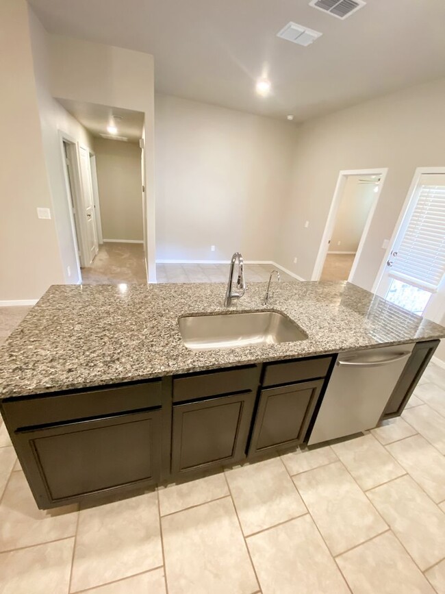 Building Photo - Beautiful 3/2/2 in Bell Farms!