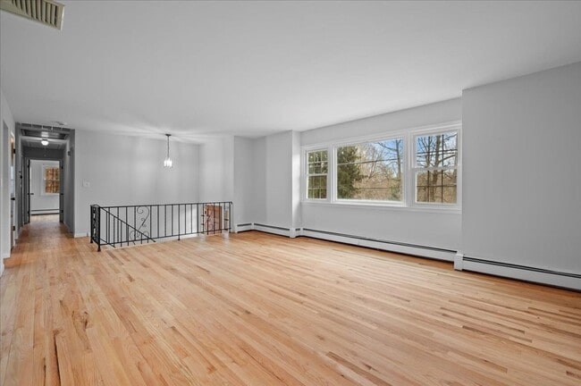 Foto del edificio - Croton On Hudon 4-Bedroom 2.5-Bathroom Home