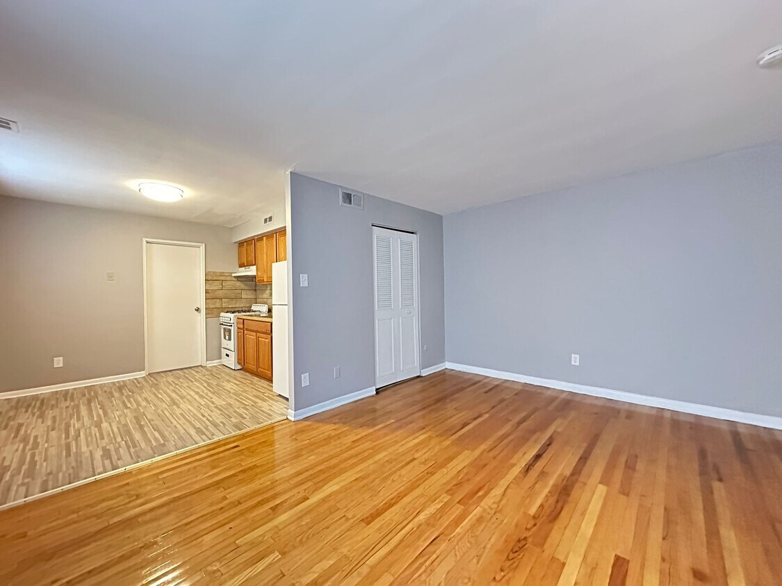 Foto principal - 7100 Oxford Ave