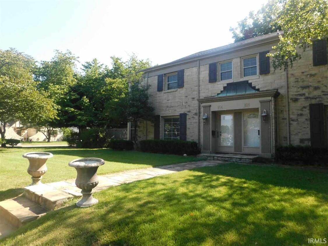 Primary Photo - 804 S Rotherwood Ave