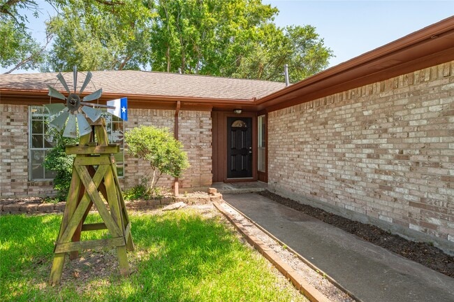 Building Photo - 2906 Heatherwood Dr