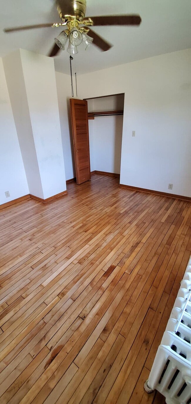 Foto del edificio - 5524 N Mobile Ave
