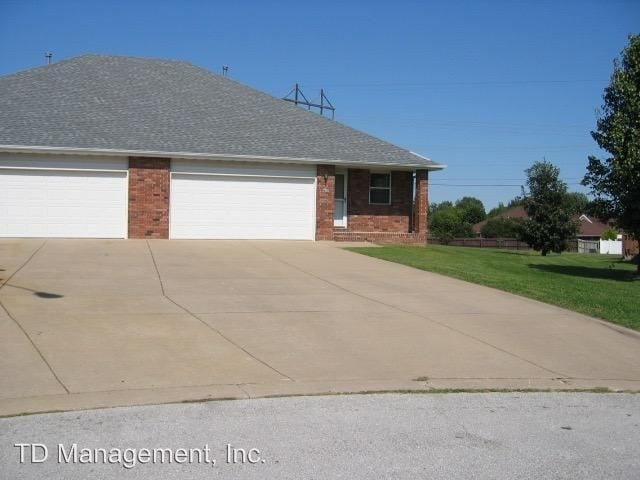 Building Photo - 701 Mclean Ct