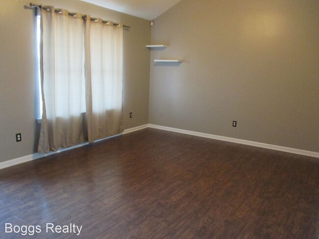 Foto del edificio - 3 br, 2 bath House - 905 Summer Drive