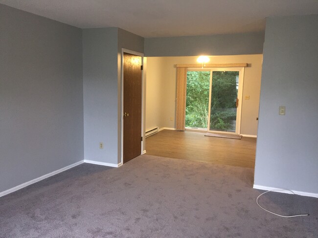 Dining Area - 33 Hanover Dr