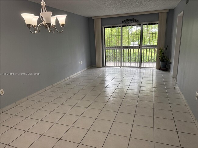 Foto del edificio - 8879 Fontainebleau Blvd