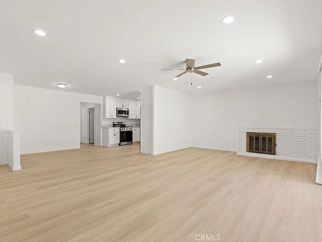 Building Photo - 11821 Wutzke St