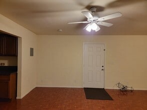 Building Photo - 206 W Cedar Ave