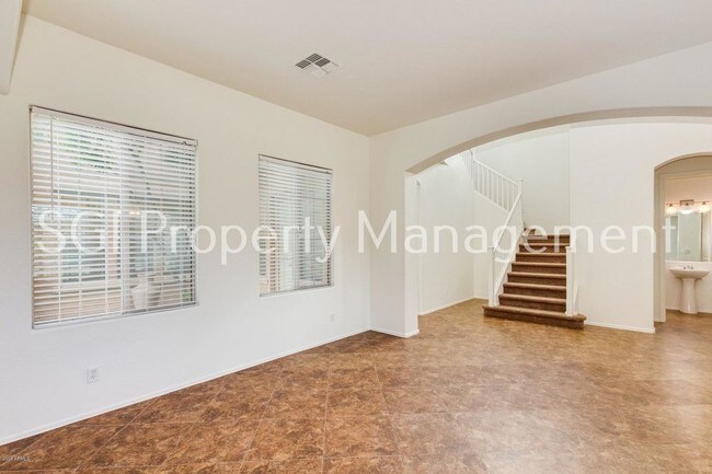 Building Photo - HUGE 6 BEDROOM GILBERT HOME WITH PRIVATE POOL