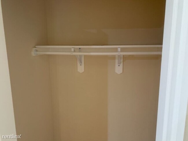 Building Photo - 4 br, 2 bath Townhome - 4040 S Prairie Ave