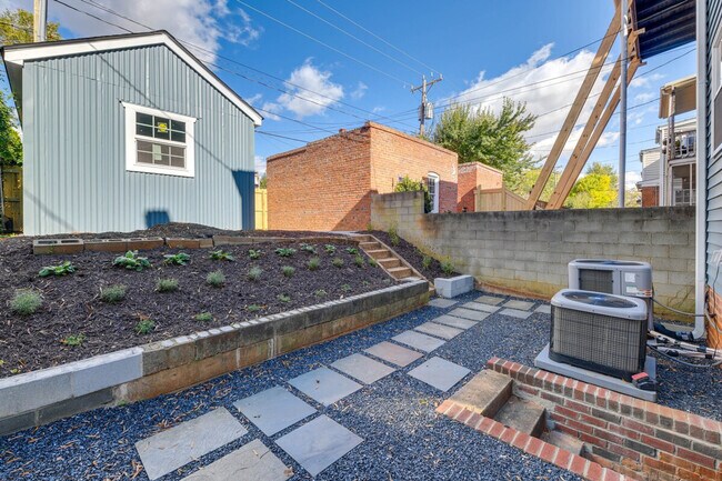 Foto del edificio - 2312 Rosewood Ave