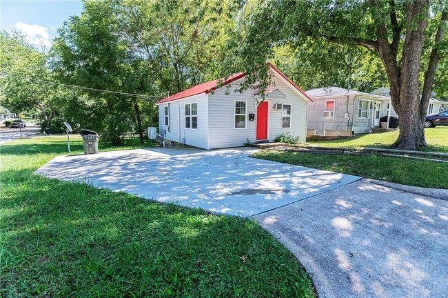 Building Photo - 1406 Ozark St
