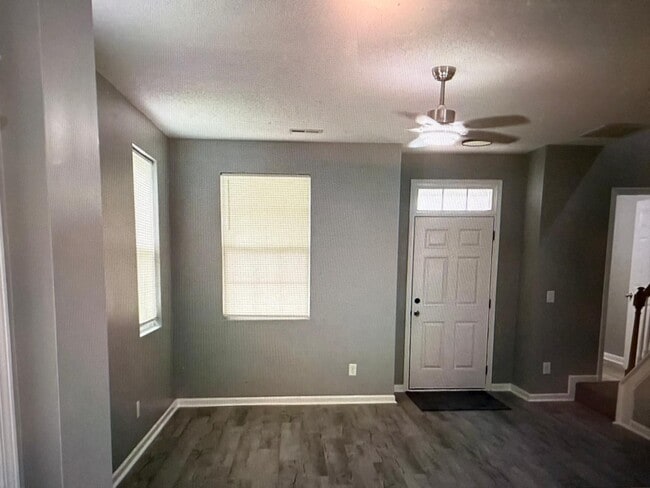 Building Photo - 721 Pebblestone Dr