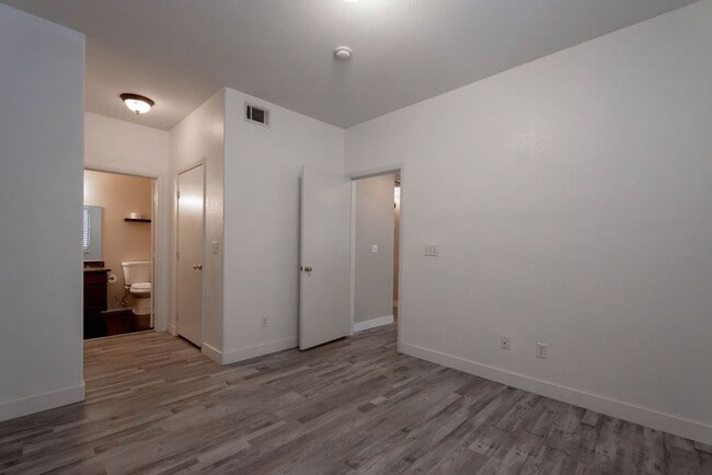 Building Photo - 9050 W Warm Springs Rd