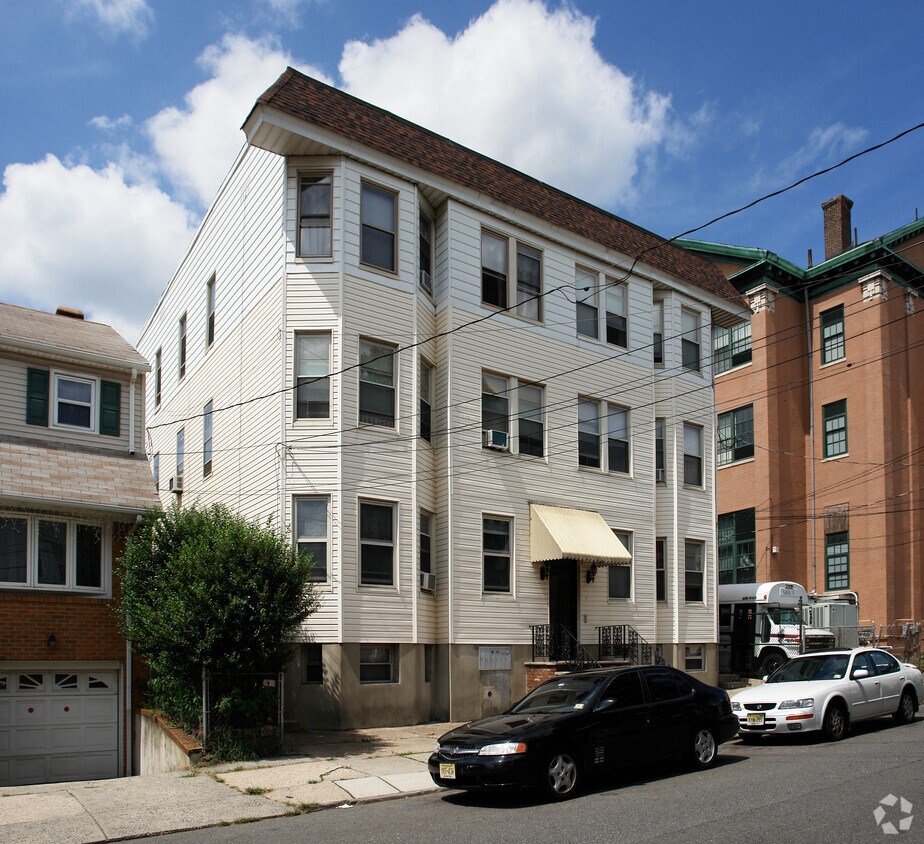 Primary Photo - 103-105 Devon St