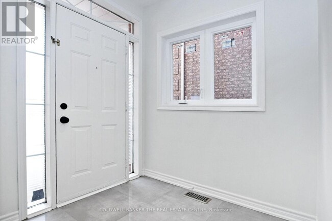 Building Photo - 582 Skinner Ave