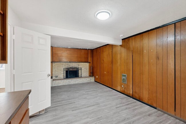 Building Photo - NE House 3/bd 1.75/ba 1/cg