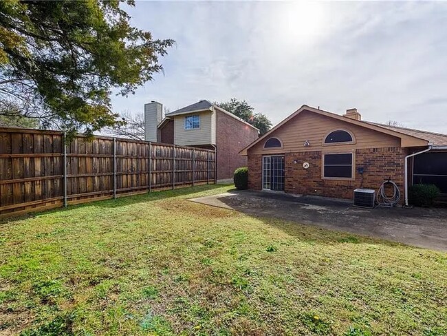 Building Photo - 911 Plantation Dr