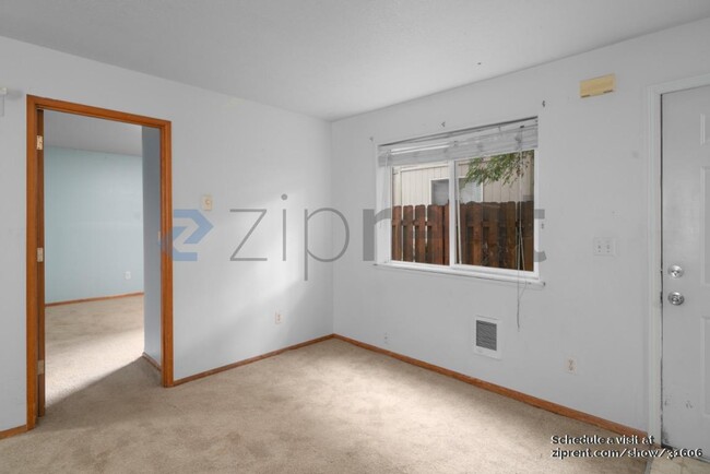 Building Photo - 1526 NE 68th Ave