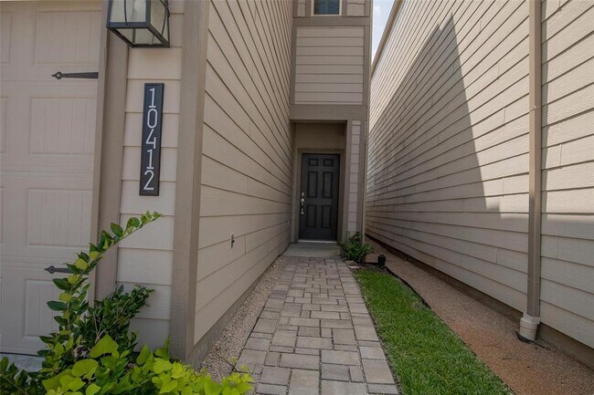 Building Photo - 10412 Marston Vineyard Dr