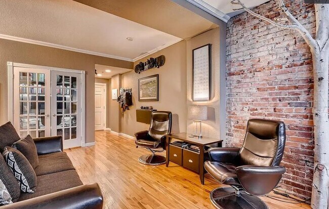 Foto del edificio - 1425 N Washington St