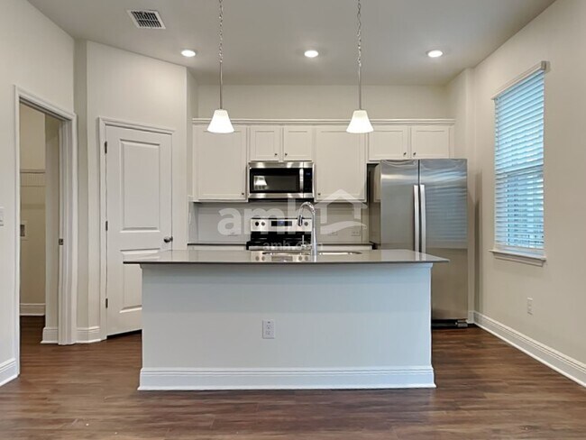 Building Photo - 27333 St Andrews Avenue