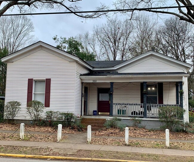 Building Photo - 3/2 Near UGA campus off Bloomfield Street ...