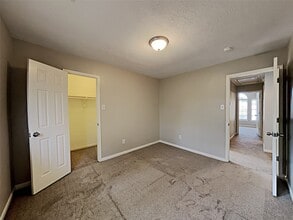 Building Photo - 9003 Cypress Square Dr