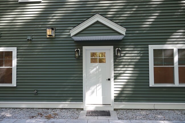 Building Photo - 4 Mill Pond LN