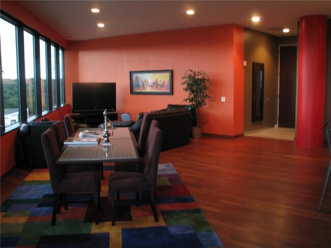 Building Photo - 5601 Smetana Dr
