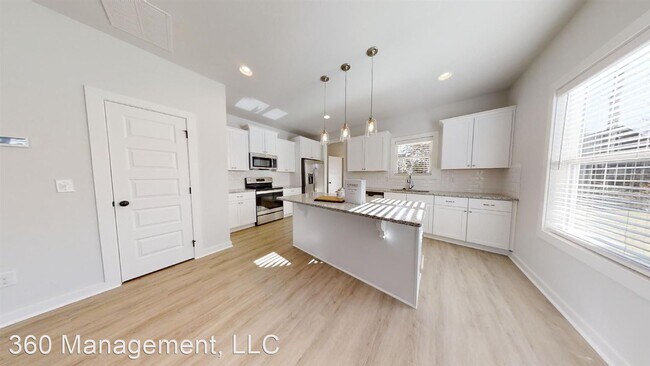 Building Photo - 3 br, 3.5 bath House - 711 Northern Village