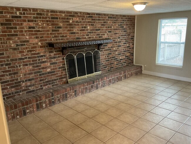 Building Photo - 508 Elna Dr