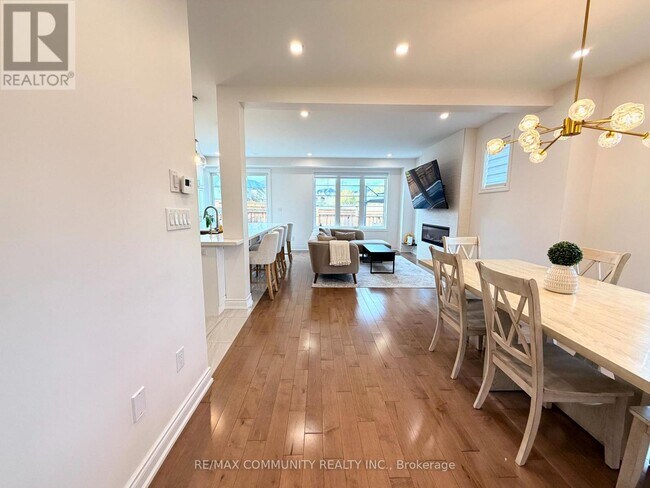 Building Photo - 2557 Bandsman Cres