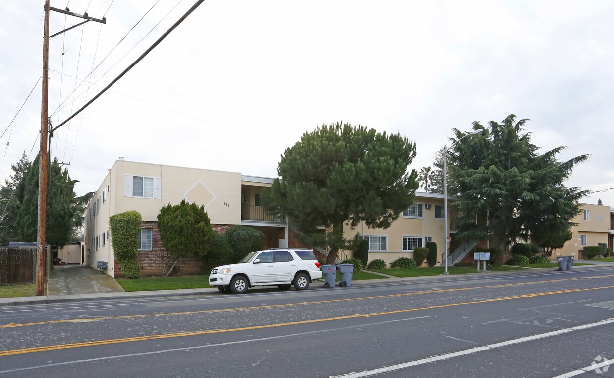 Building Photo - 935 Pomeroy Ave
