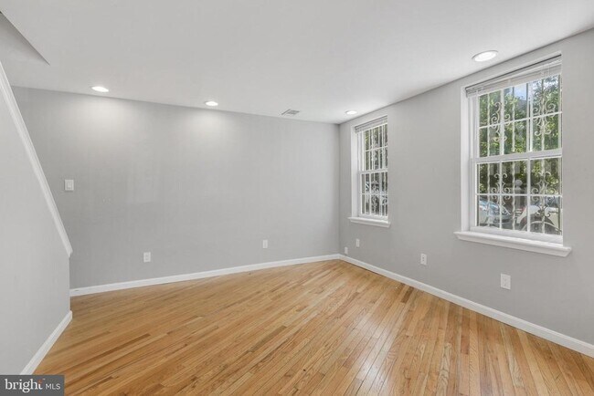 Foto del edificio - 929 N American St