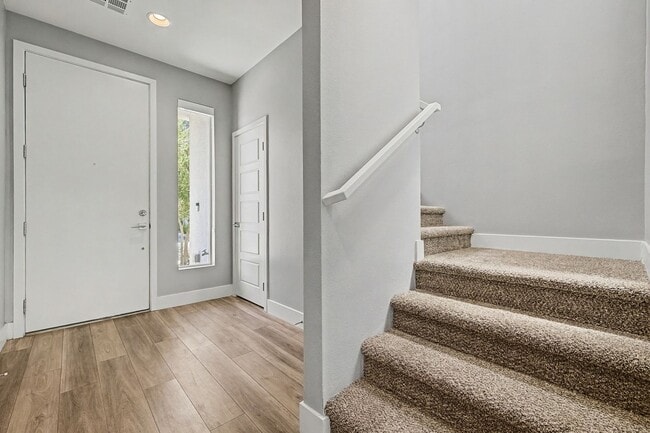 Building Photo - Modern Loft-Style Home Minutes from the Strip