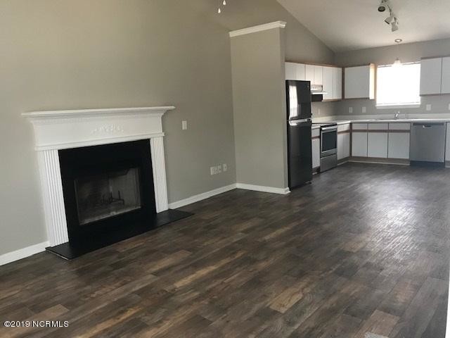 Building Photo - 1811 Summerhaven Dr