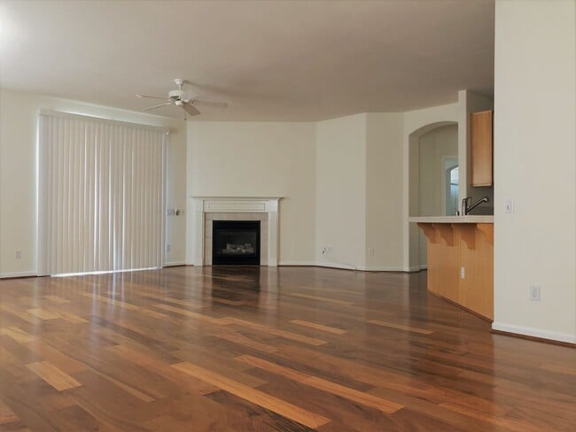 Building Photo - Available Now! 3 Bedroom 2 Bath Spacious H...