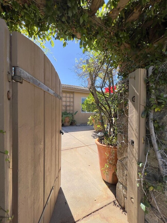 Building Photo - Stunning Single Level Browns Valley Home