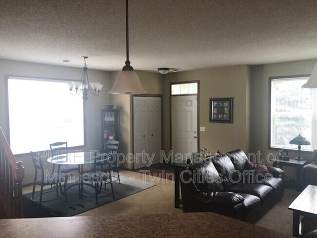 Foto del edificio - 3333 Cherry Ln