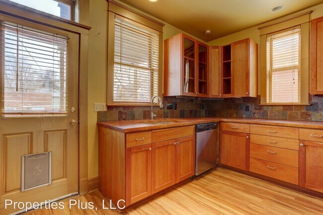 Foto del edificio - 3 br, 1.5 bath House - 2850 N. Marion St