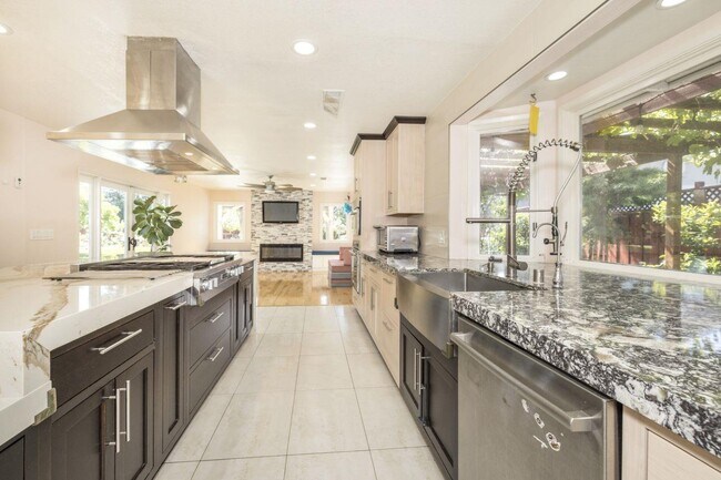 Building Photo - 468 Edelweiss Dr