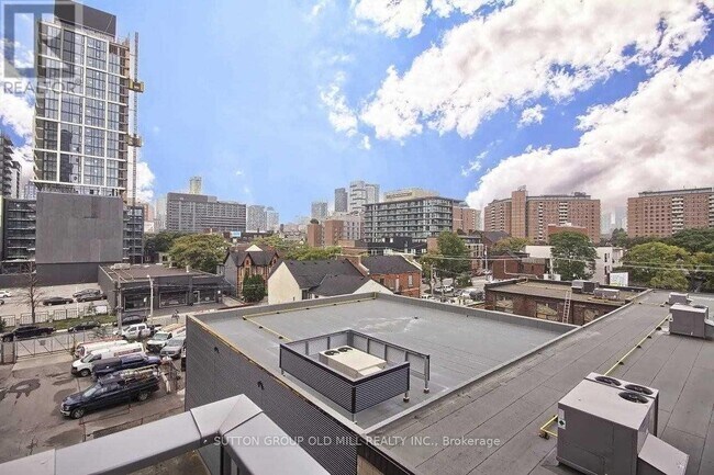 Building Photo - 120 Parliament St