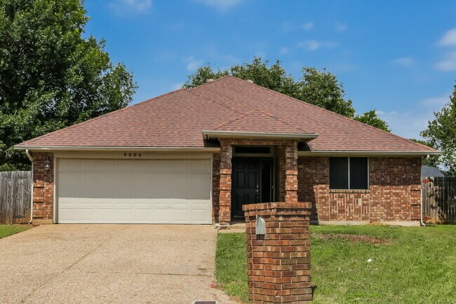 Building Photo - 9004 Willoughby Ct